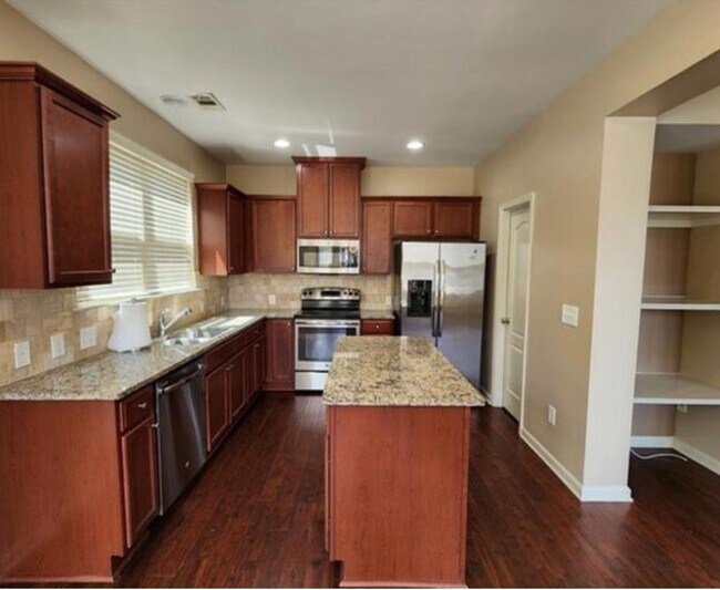 Building Photo - 2204 Spicy Pine Ln