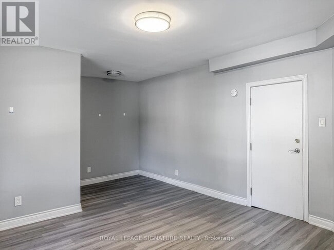 Building Photo - 382 Dovercourt Rd
