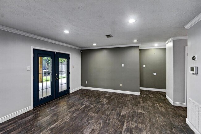 Building Photo - 9065 Landis Dr