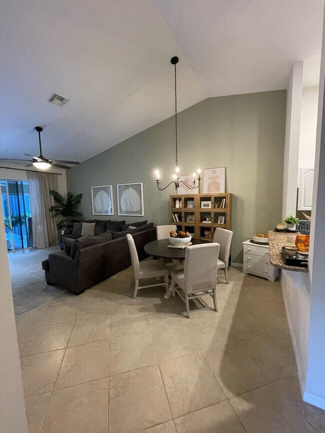 Foto del edificio - ANNUAL RENTAL - 2 BED + DEN / 2 BATH VILLA...