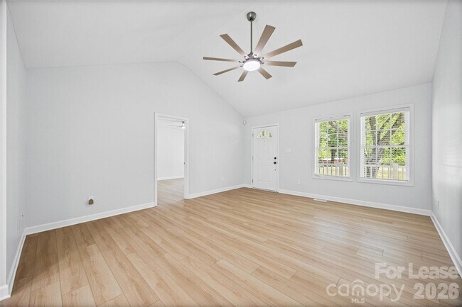 Foto del edificio - 425 Griggs Rd