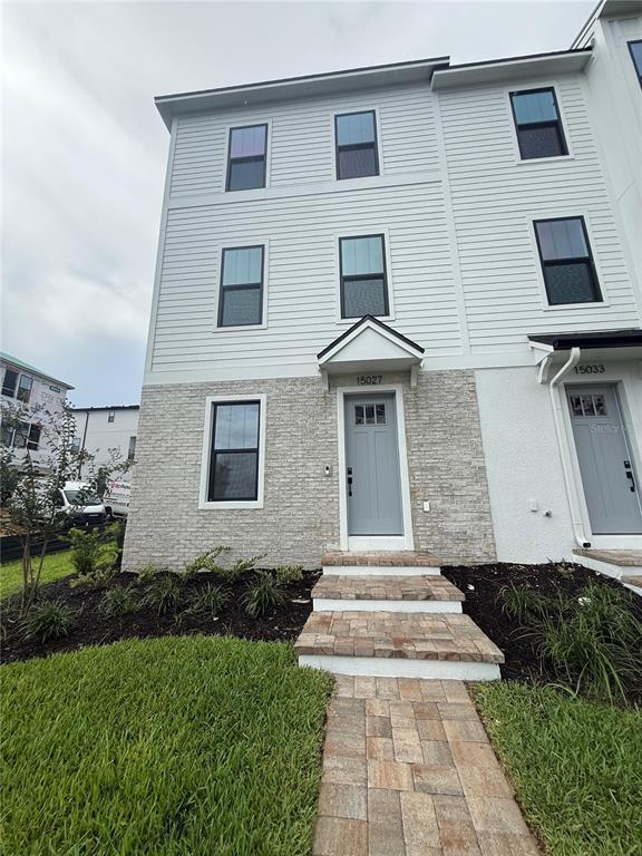 Foto del edificio - 15027 Groveside Rd