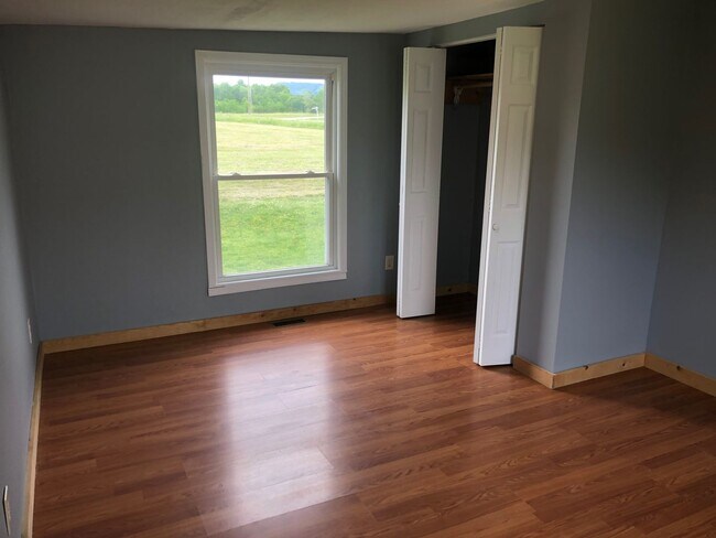Building Photo - 2 Bedroom 1 Bath Home located in Baileyton...