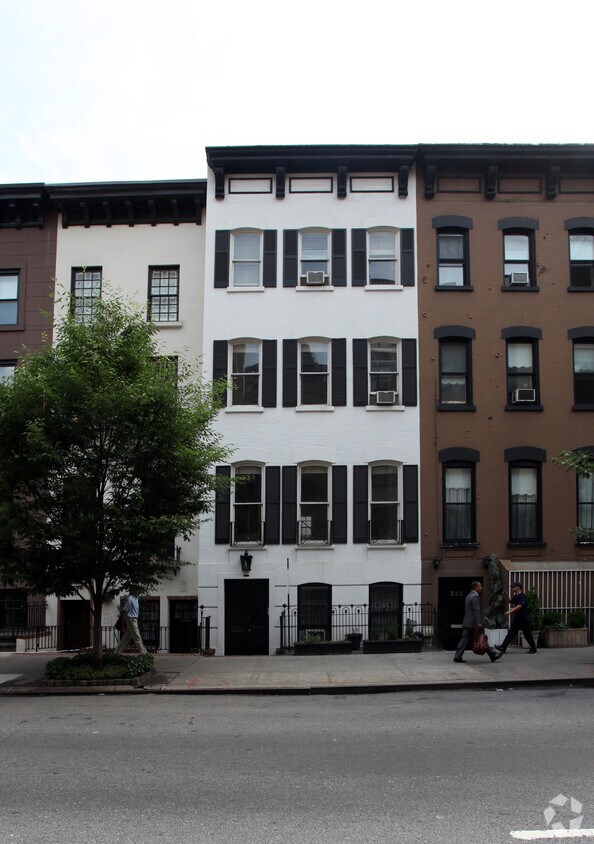 Primary Photo - 251 E 61st St