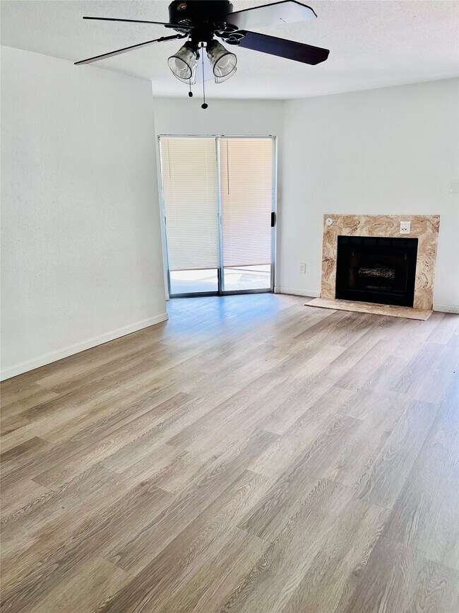 Foto del edificio - 9797 Leawood Blvd