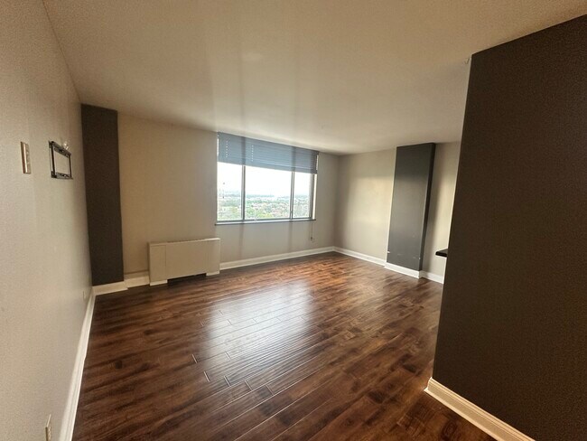 Foto del edificio - 600 E 8th St