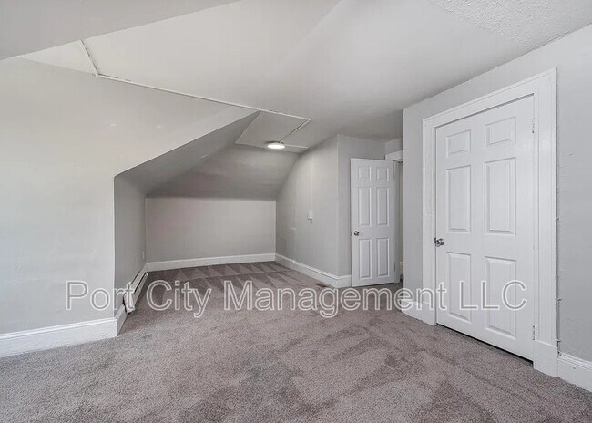 Building Photo - 4013 W Forest Park Ave