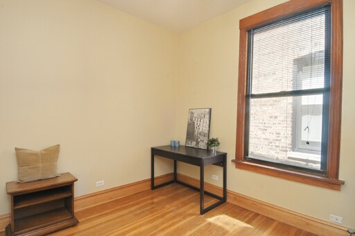 Building Photo - 4053 N Greenview Ave