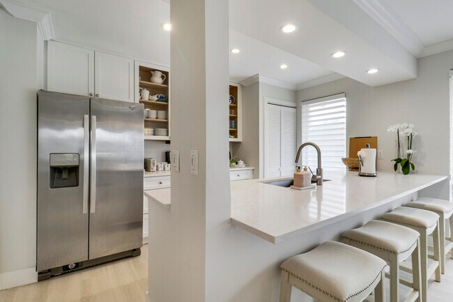 Foto del edificio - 438 Brackenwood Ln S