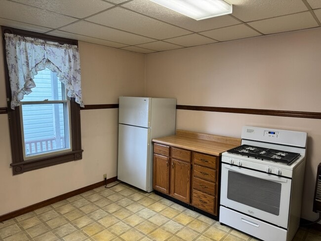 Building Photo - 320 N Hyde Park Ave