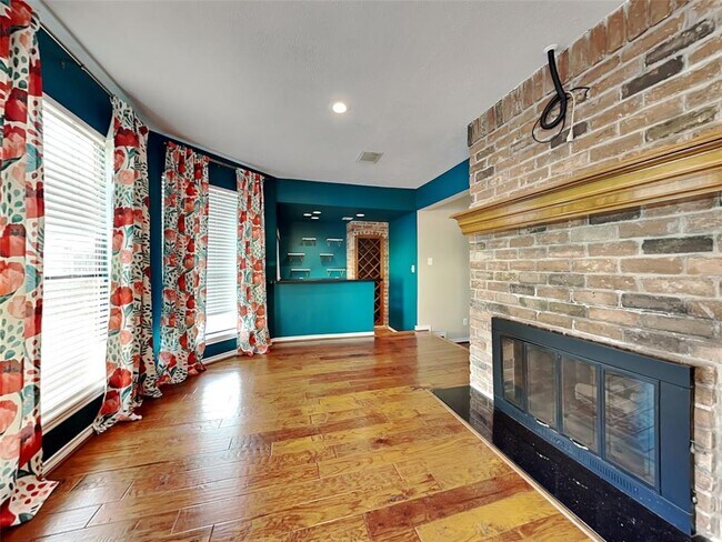 Building Photo - 12126 Oakcroft Dr