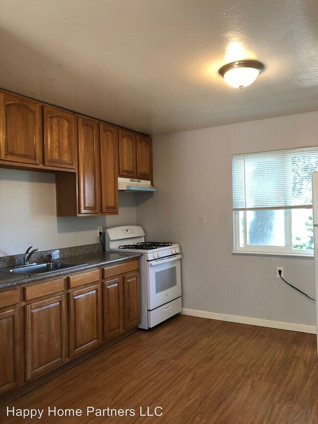 Foto del edificio - 1852 E 25th St