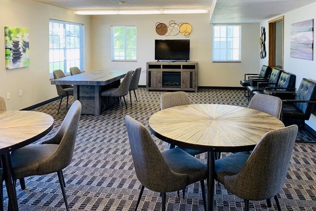 Building Photo - Pebble Creek Apartments