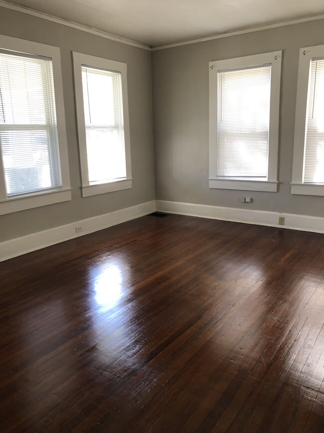 Foto del edificio - 4813 N Main St