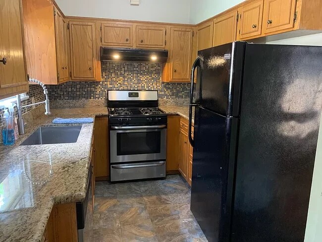 kitchen - 1632 Kipling St
