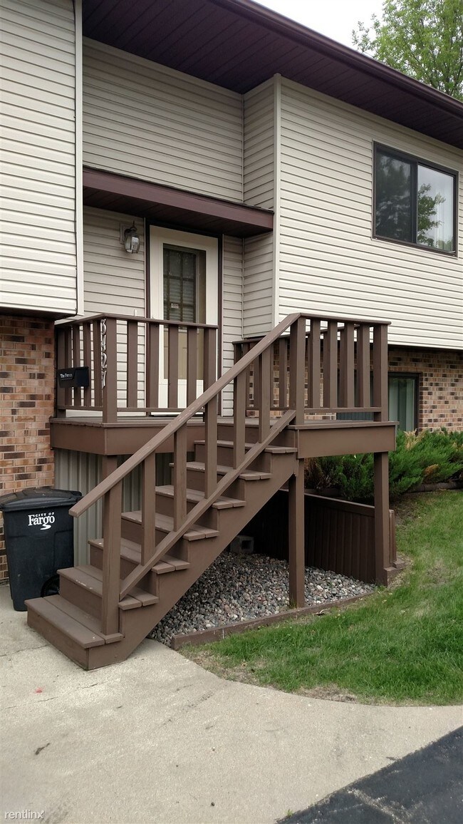 Building Photo - 3 br, 2 bath Condo - 3427 15th Ave S