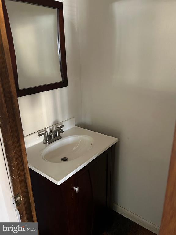 Building Photo - 89 Rockland Dr