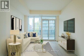 Building Photo - 330 Richmond St W