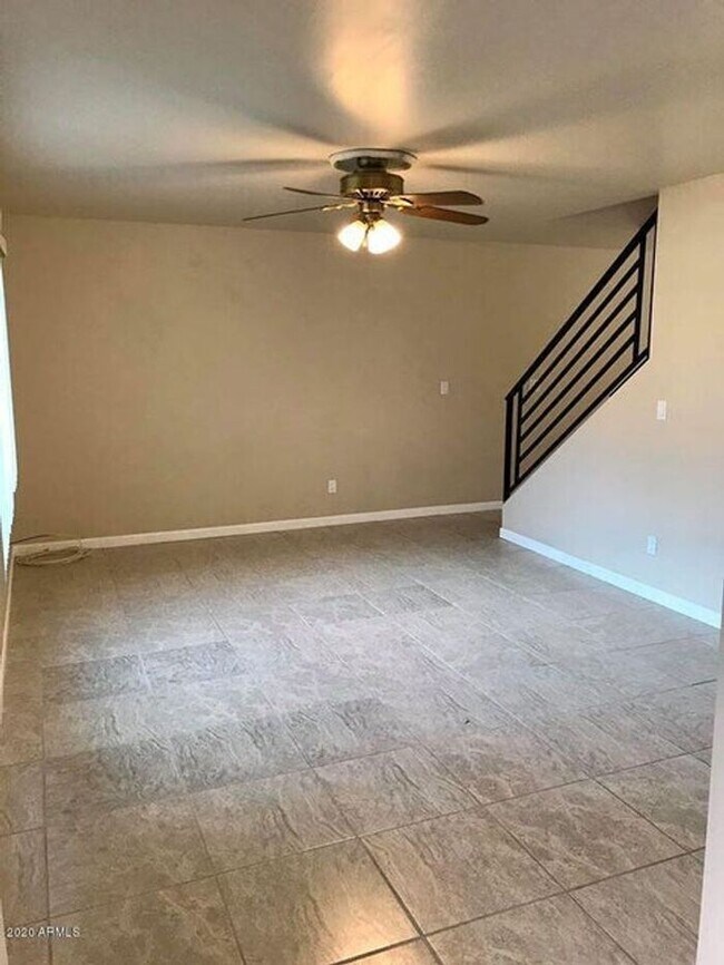 Foto del edificio - 3-bedroom townhome in great Phoenix location