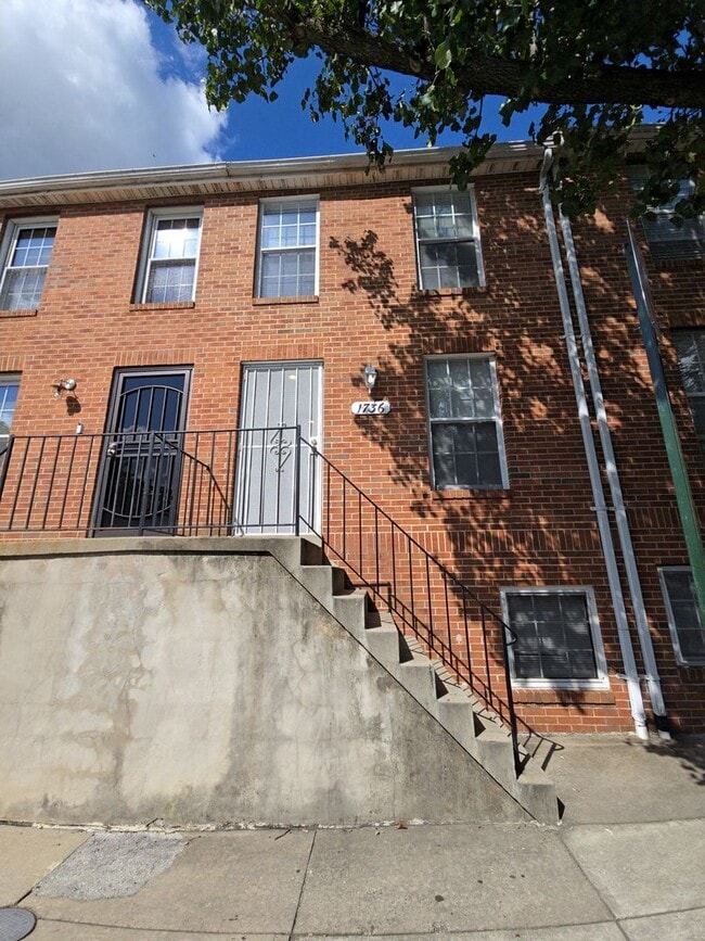 Building Photo - 1736 Abbotston St