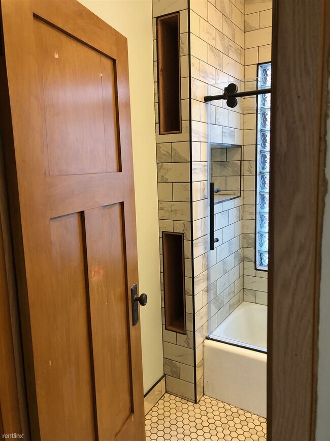 Foto del edificio - 2 br, 1 bath Duplex - 779 Lafond Avenue 1