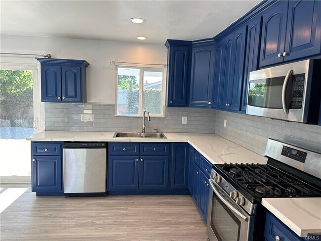 Foto del edificio - 7827 Maynard Ave