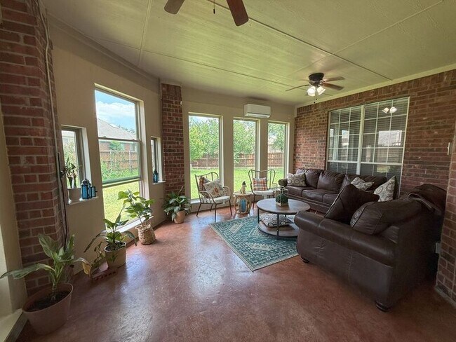 Building Photo - 6616 Crestwood Ct
