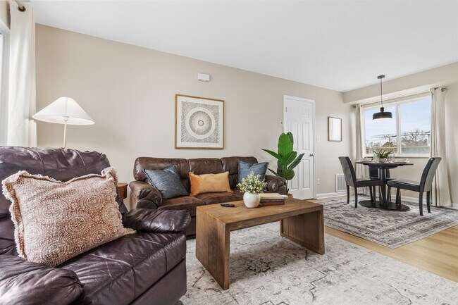 Foto del edificio - 18365 Sharon Ln