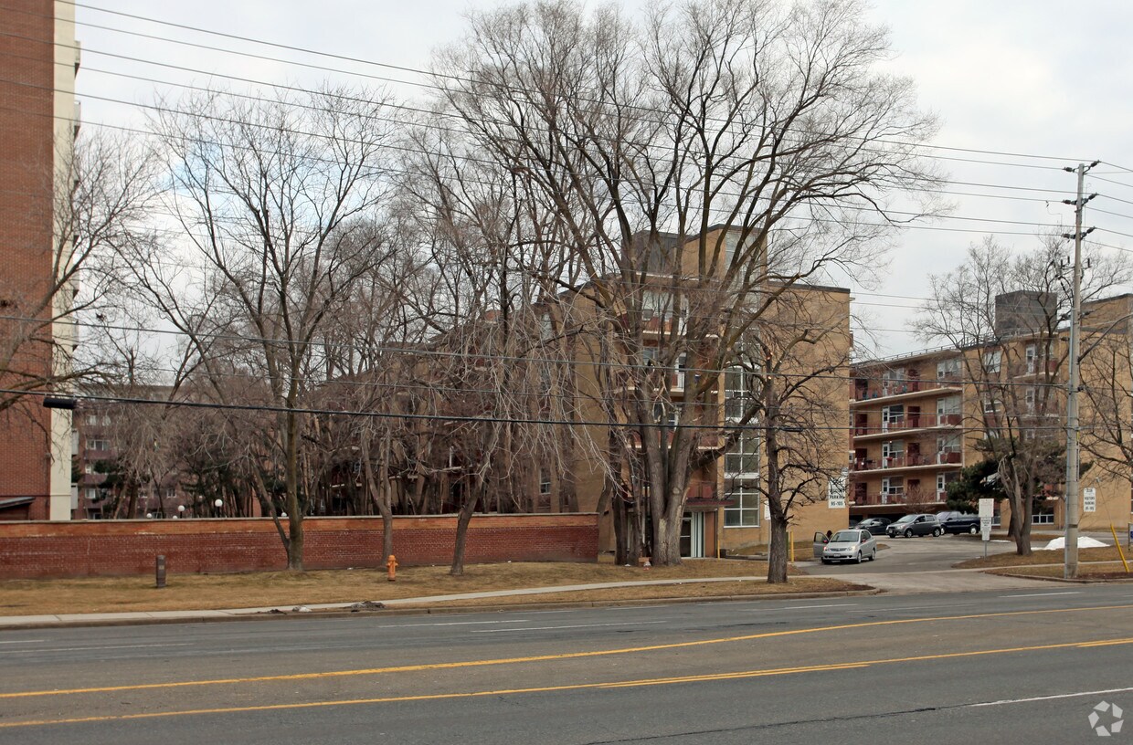 Photo du bâtiment - 2356 EGLINTON AVENUE EAST