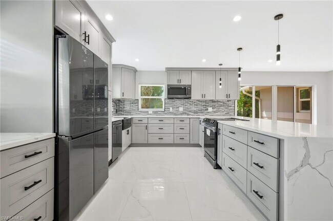Foto del edificio - Absolutely Beautiful Gulf Access Pool Home...