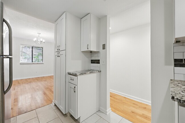 Foto del edificio - 5811 Atlantic Blvd