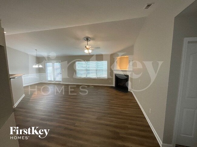 Foto del edificio - 3365 Lilliefield Ln