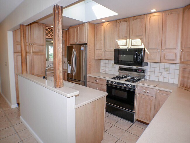 Foto del edificio - Charming Ocean Beach Home - 2-Car Garage and Washer/Dryer