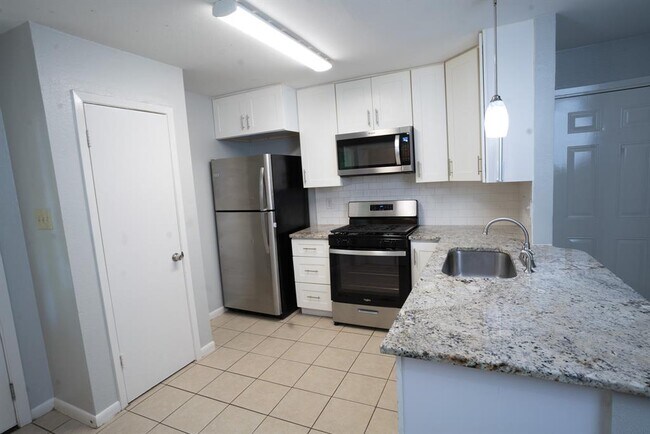 Foto del edificio - 9703 Roxanna Dr