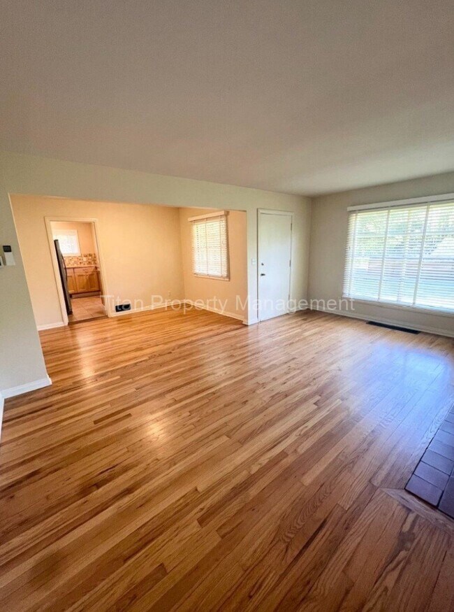 Building Photo - Charming 3-Bedroom Home with Granite Count...