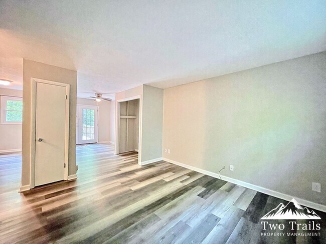 Foto del edificio - 555 Finley Cove Rd