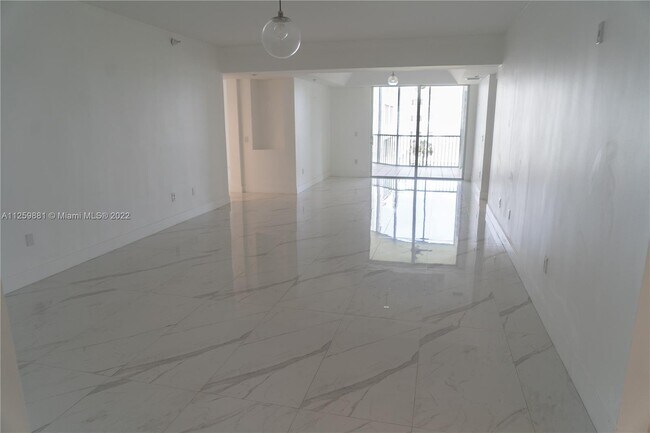 Foto del edificio - 10710 NW 66th St  408 Doral Fl 33178