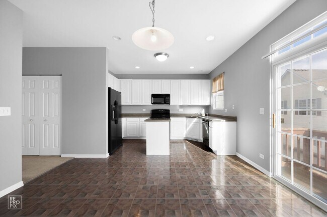Building Photo - 2 Bedroom 2.5 Bath Townhome in Heron Bay S...