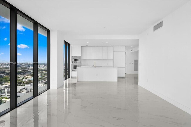 Foto del edificio - 700 NE 24th St