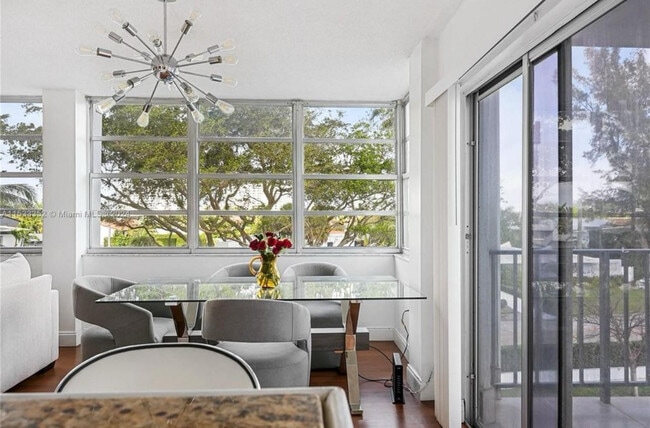 Foto del edificio - 11930 N Bayshore Dr