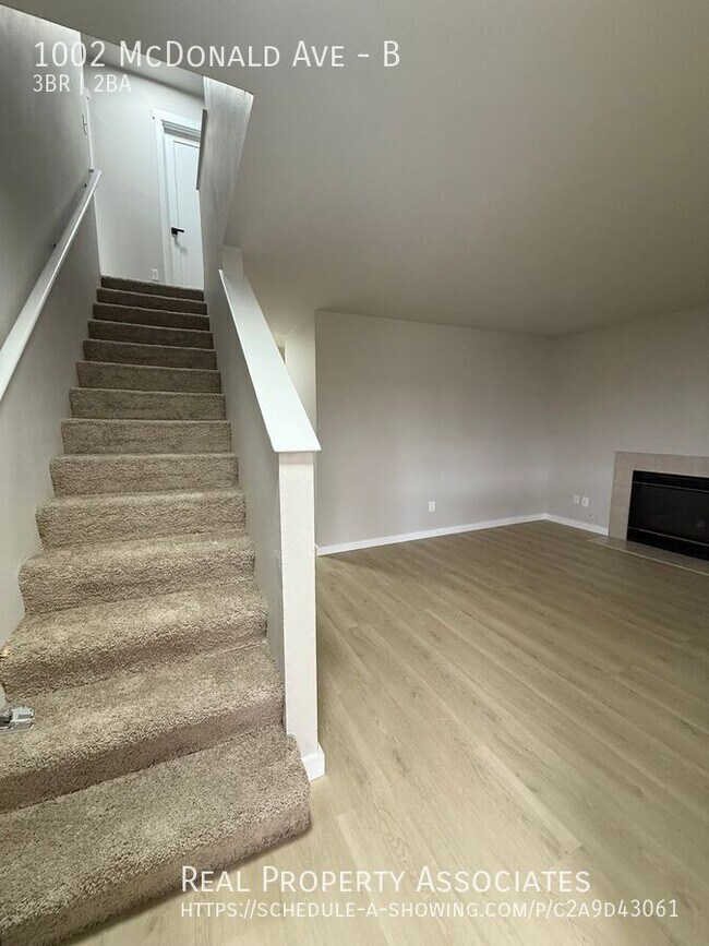 Foto del edificio - 1002 McDonald Ave