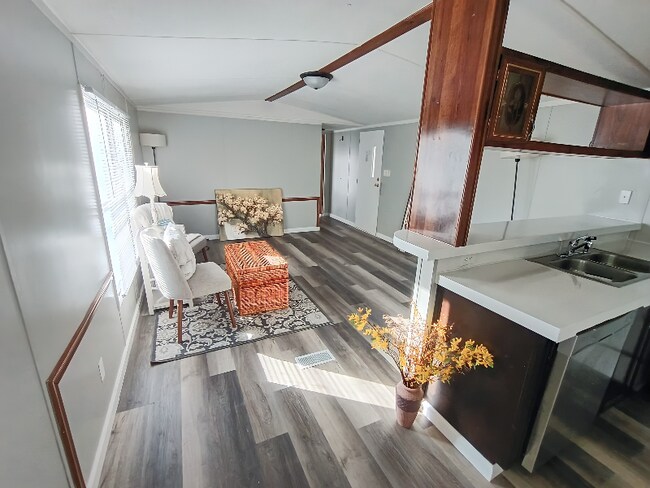 Foto del edificio - 29 Deerwood Park