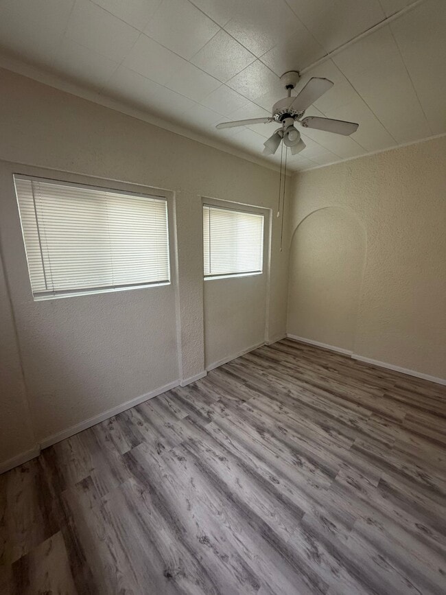 Building Photo - 628 E Elk Ave