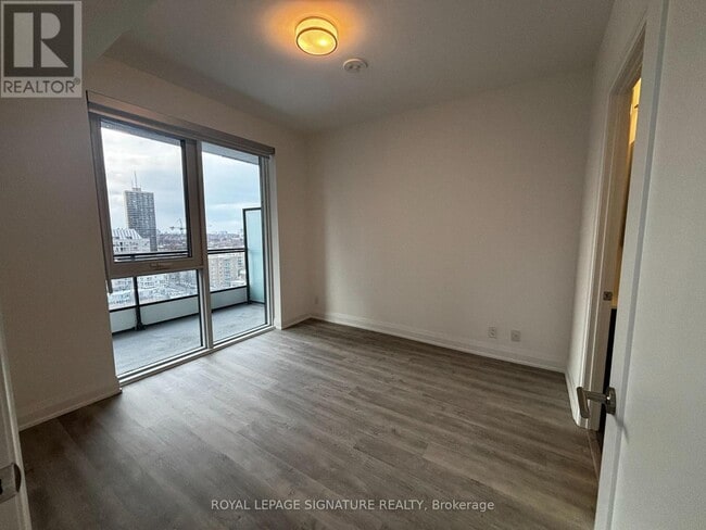 Photo du bâtiment - 65 Broadway Ave