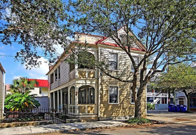 Building Photo - 16 Bogard St