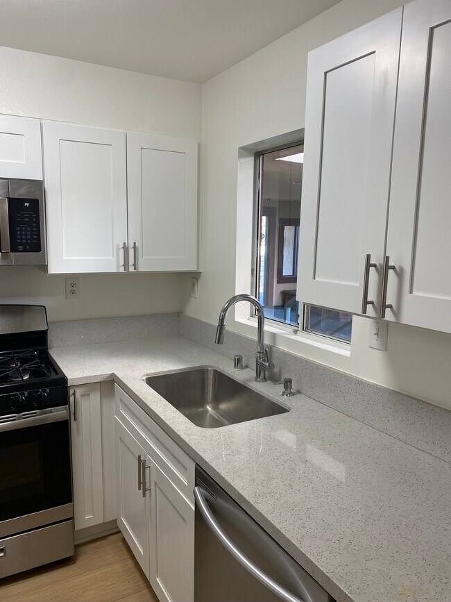 Foto del edificio - 7330 Eton Ave