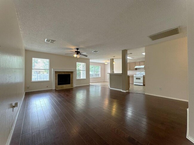 Foto del edificio - 1407 Ashley Dr
