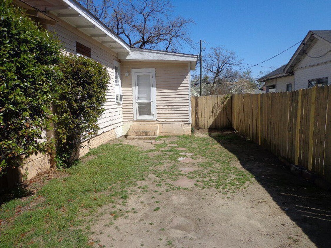 Foto del edificio - Charming 1BR Efficiency in Summerville Near Downtown & Hospitals
