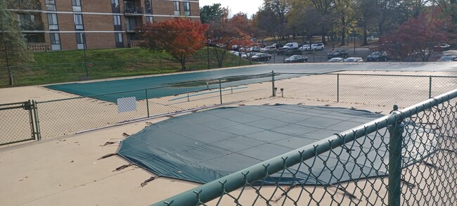 Building Photo - 2311 Pimmit Dr