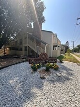 Building Photo - 869 Nims N